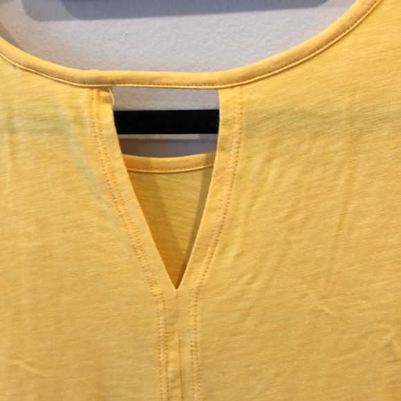 3/4 sleeve yellow top. - Picture 3 of 5